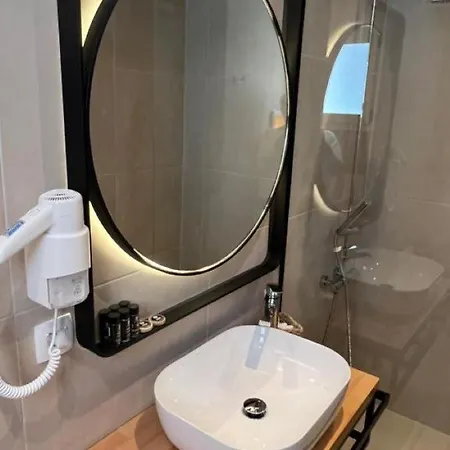 Thealos Santorini Aparthotel Pýrgos